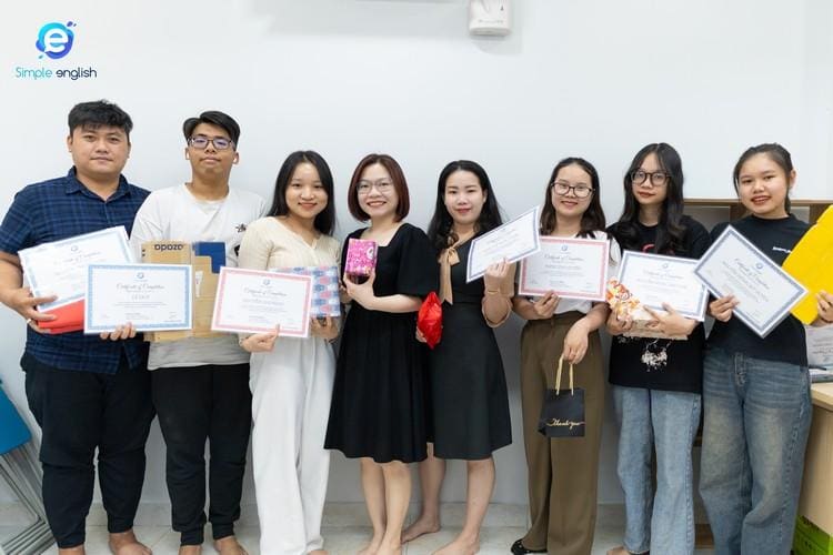 Học tiếng Anh tại Simple English giúp bạn lấy gốc tiếng Anh hiệu quả, tự tin giao tiếp với người nước ngoài