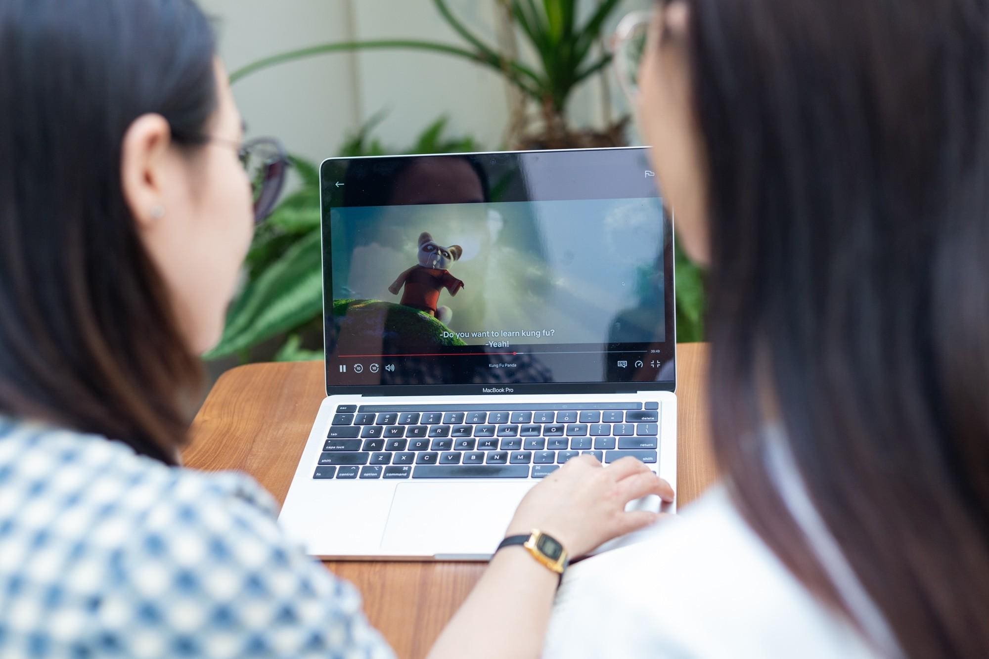 Học sinh mất gốc tiếng Anh nên tạo ra môi trường giúp bạn tiếp xúc với ngôn ngữ