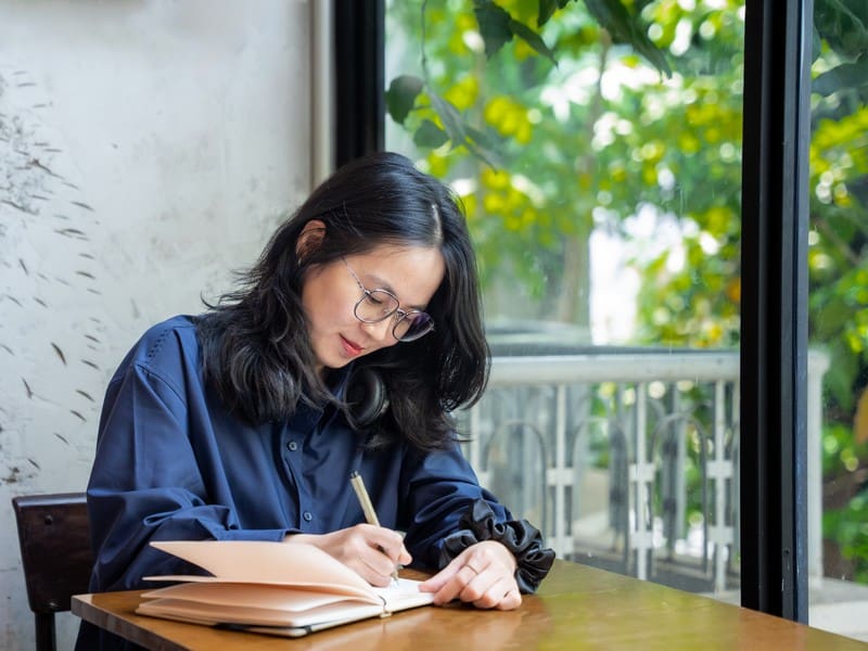 Cách học ngữ pháp cho người mất gốc hiệu quả là luyện viết hàng ngày