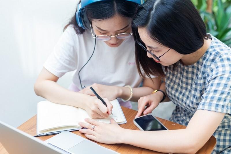Kết hợp việc nghe chủ động và nghe thụ động