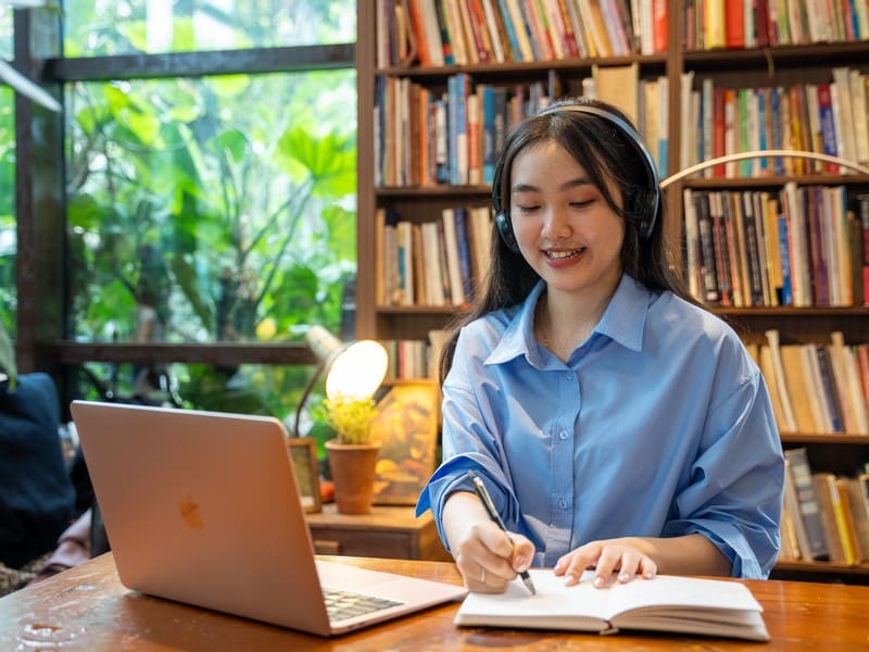 Nền tảng ngữ pháp là phần quan trọng giúp bạn tạo câu và hình thành phản xạ đúng