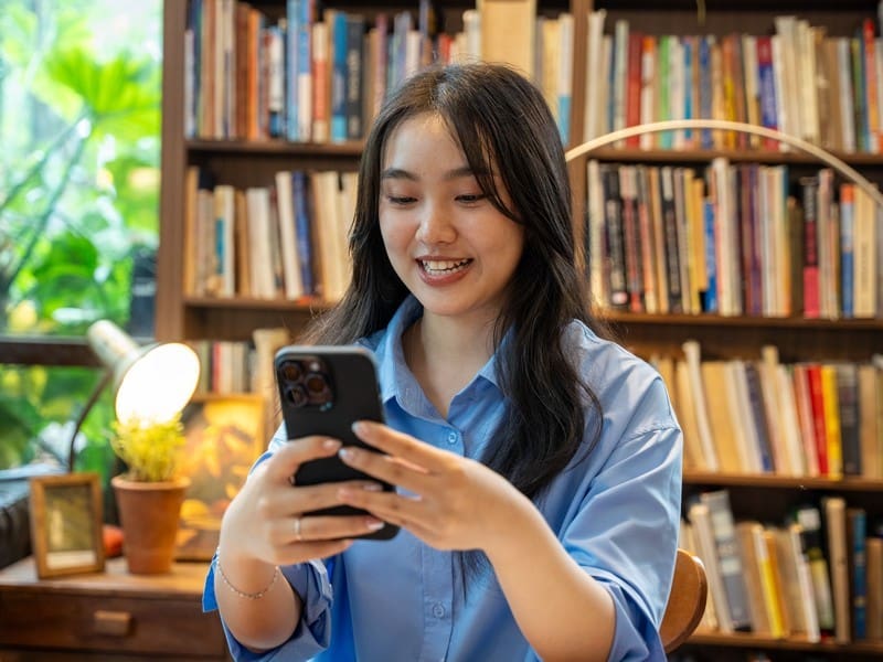 Ghi âm lại giọng nói của mình và so sánh là cách học phát âm tiếng Anh cho người mới bắt đầu