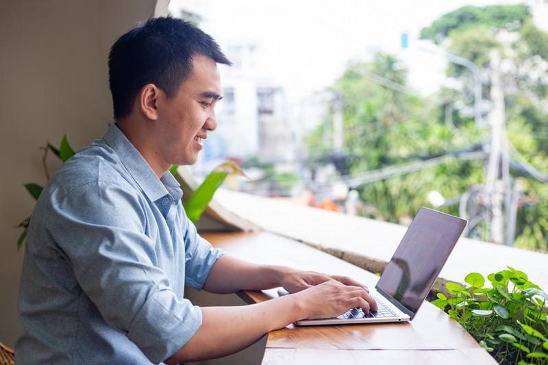 Luyện nghe tiếng Anh giao tiếp qua phim là một cách vui vẻ nhưng hiệu quả