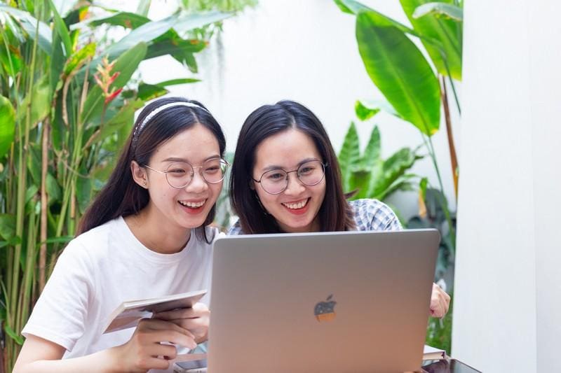 Luyện tiếng Anh giao tiếp cho người mới bắt đầu qua phim là cách tiếp thu và nghe tiếng Anh như một đứa trẻ