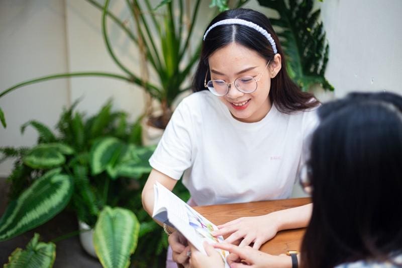 Đặt câu với những từ mới học sẽ giúp bạn sử dụng từ vựng trong ngữ cảnh cụ thể
