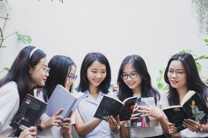 Đọc sách theo chủ đề yêu thích giúp bạn tìm thấy niềm vui học mỗi ngày