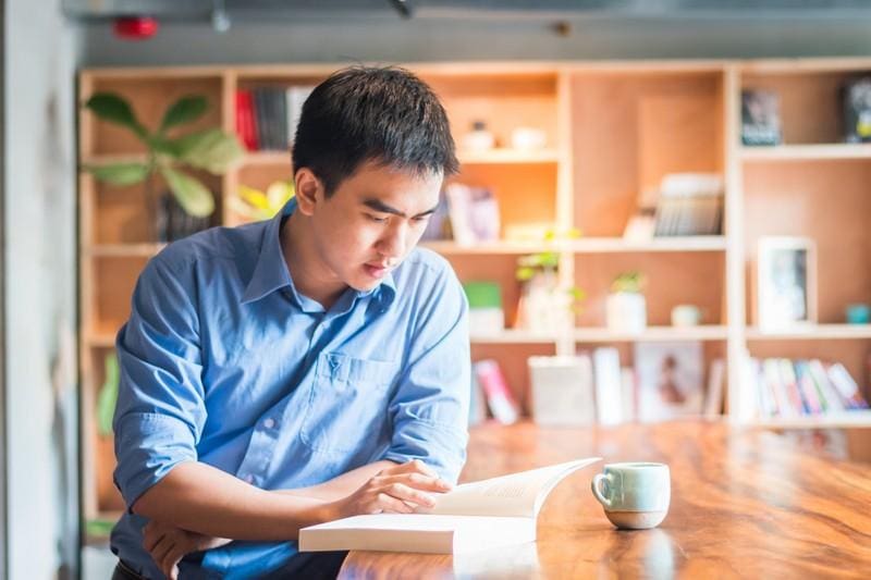 Duy trì thói quen đọc là cách đọc tiếng Anh cho người mới bắt đầu hiệu quả