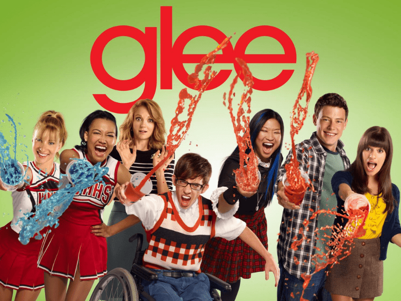 Glee - series phim tiếng Anh cho người mới bắt đầu với chủ đề âm nhạc ngập tràn màu sắc và tươi trẻ