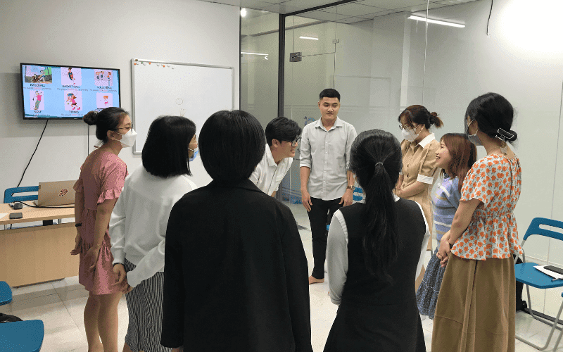 Hình ảnh lớp học tại Simple English